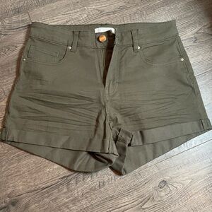 H&M green shorts